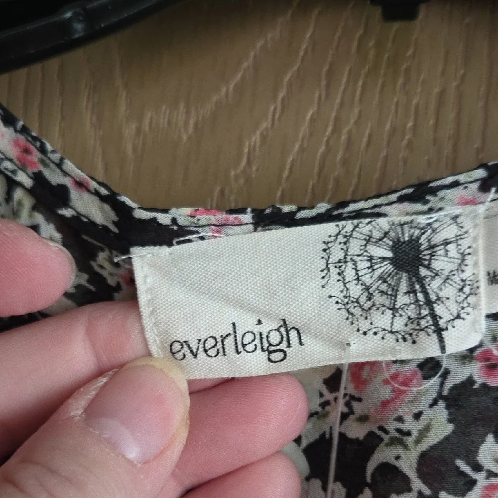 Everleigh Black, White & Pink Floral Buttoned Teired Sheer Blouse...med - Picture 2 of 7